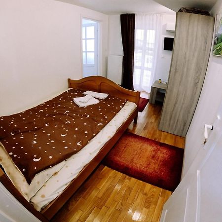 Stars Livezeni Hotel Ivanesti Екстериор снимка
