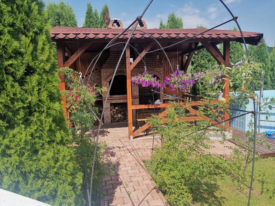 Stars Livezeni Hotel Ivanesti Екстериор снимка