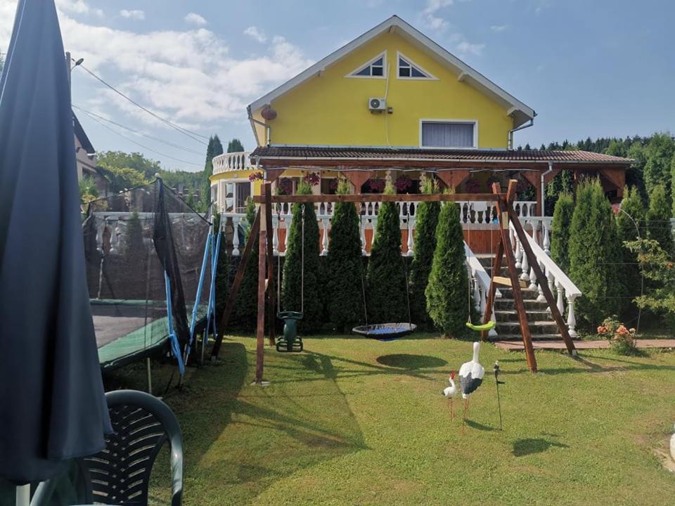 Stars Livezeni Hotel Ivanesti Екстериор снимка
