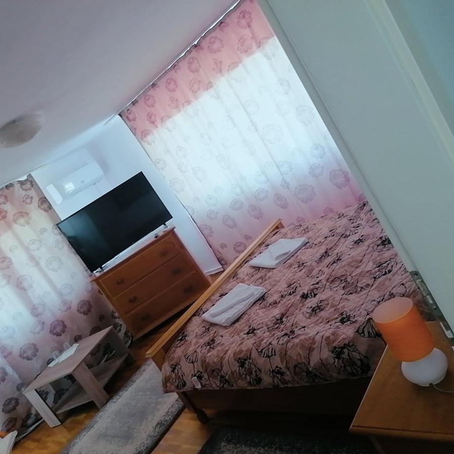 Stars Livezeni Hotel Ivanesti Екстериор снимка