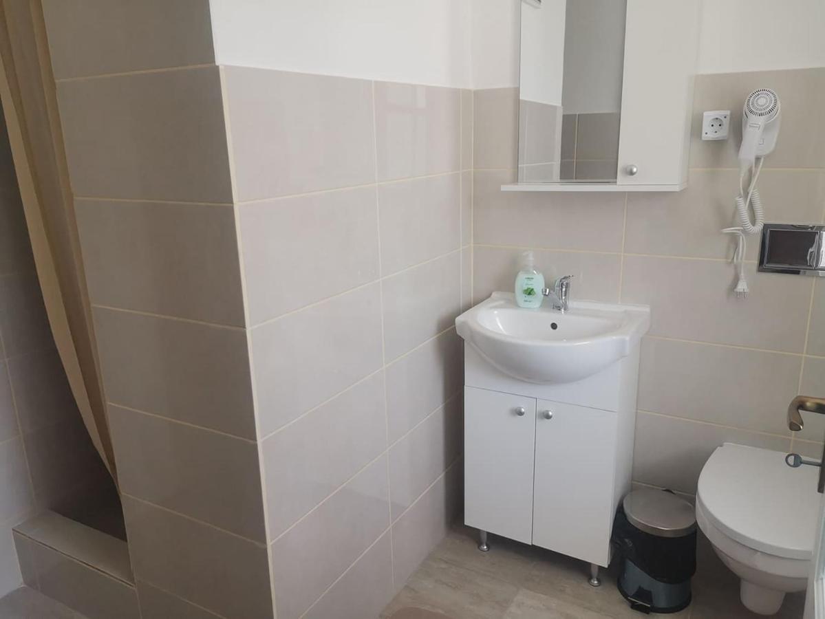 Stars Livezeni Hotel Ivanesti Екстериор снимка