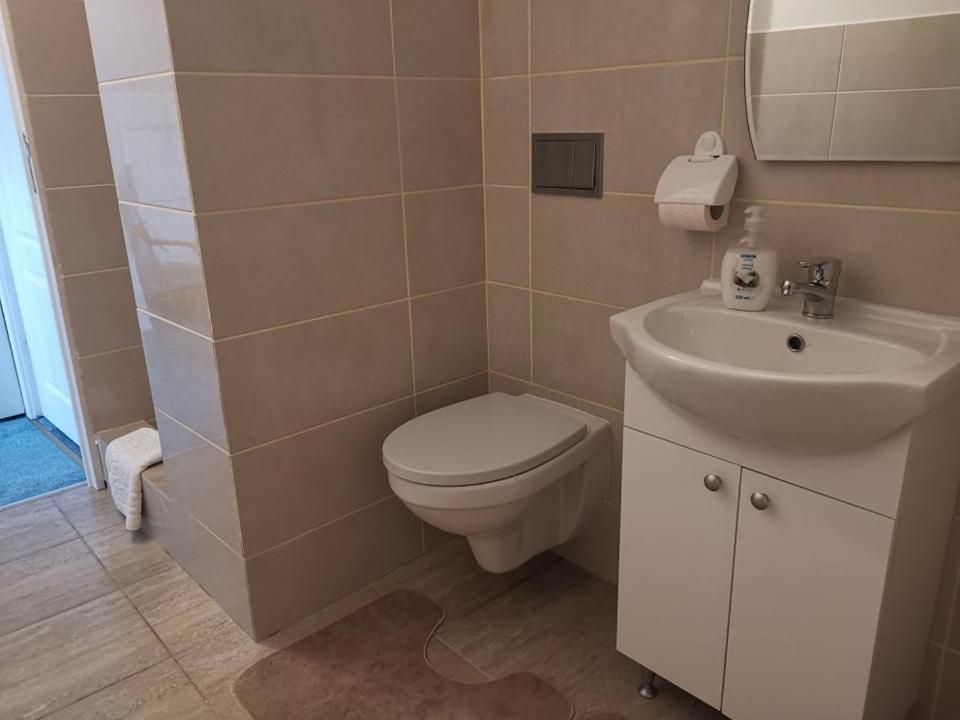 Stars Livezeni Hotel Ivanesti Екстериор снимка