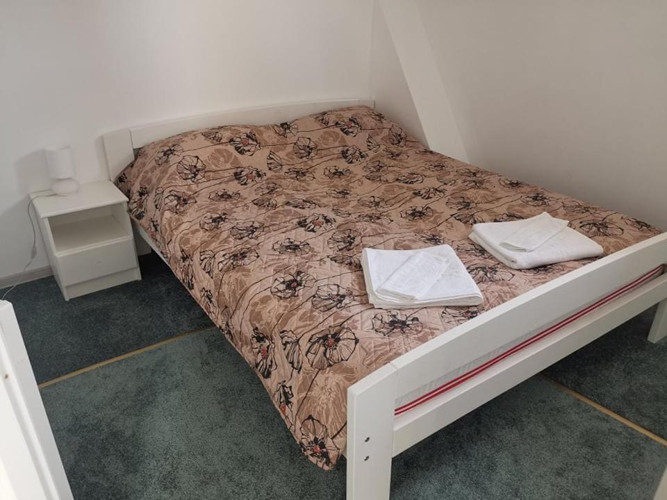 Stars Livezeni Hotel Ivanesti Екстериор снимка